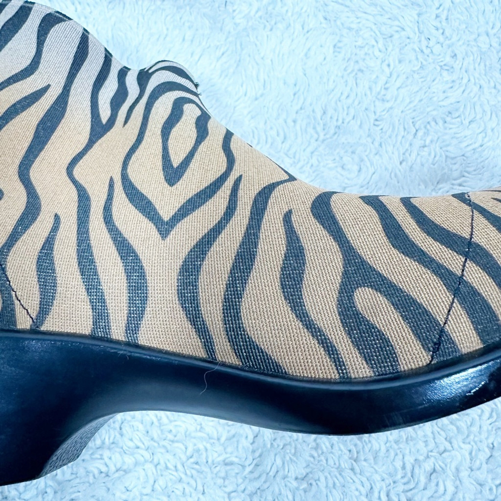 Charleston Shoe Co Telfair Tiger Stripe Print Ankle Boots Slip on Heels Size 9 - Picture 11 of 11